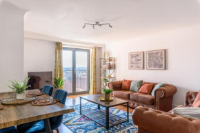 Stunning two bedroom flat city centre with parking